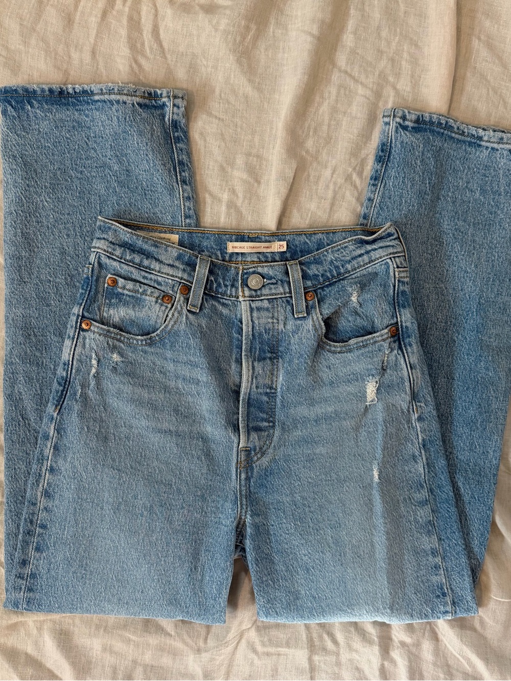 Levi's Ribcage Straight Ankle Jeans - Distressed Medium Wash